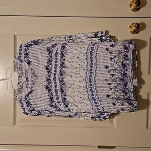 4/$10 - Blue White and Purple Floral Flowy Top